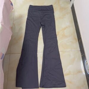 High-Waist Flared Workout Pants — Charcoal Gray